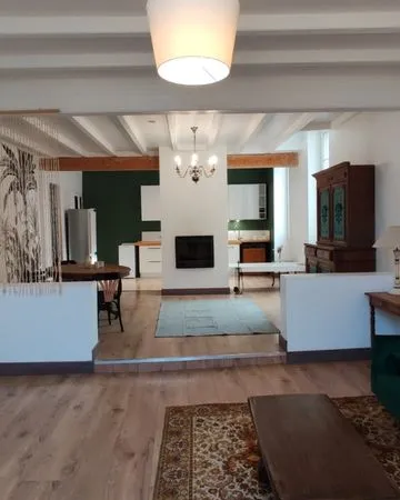 À louer superbe appartement rénové 113m2- 1000 charges NON COMPRISES 