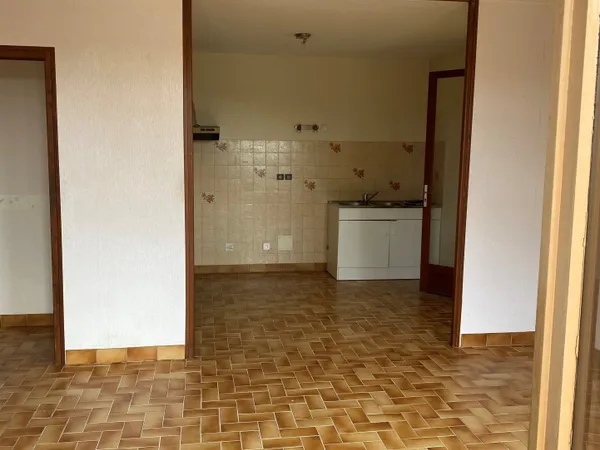 Appartement au 2ème étage à rafraichir 