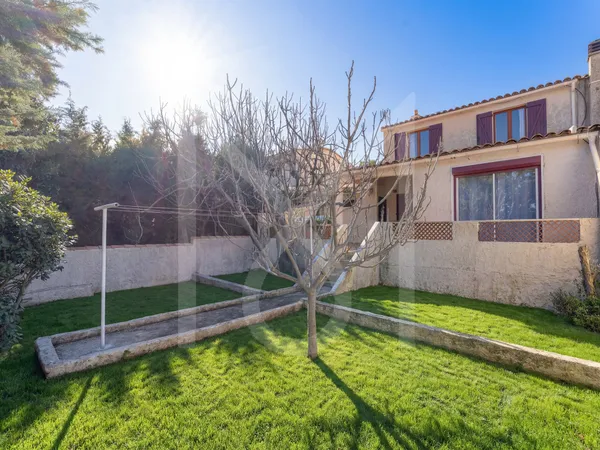 UN MONDE A PART, Villa de type 4/5 de 93m2 JARDINS ET GARAGE 