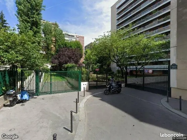 Place de parking en sous-sol 