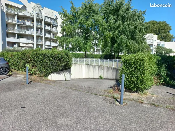 Grenoble Georges Pompidou Garage sécurisé 