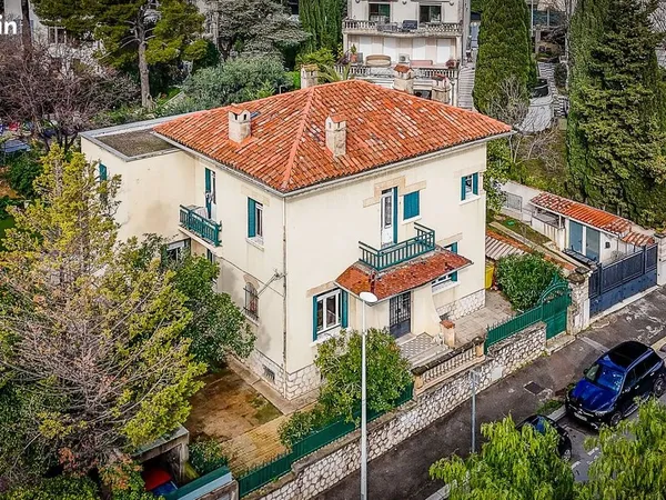 Maison 8 pièces 252 m² 