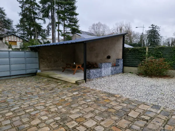 Loue chambres dans dépendance autonome d'une maison principale 