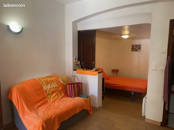 Studio 1 pièce 30 m² 
