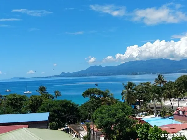 Appartement centre ville - vue mer et montagne à 100m de la plage