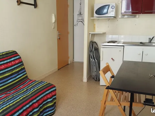 Studio 1 pièce 14 m² 