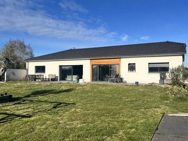 Maison de plain-pied 4 pièces 156 m² 