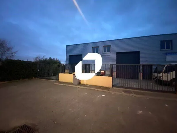Local d'activité 136 m² 