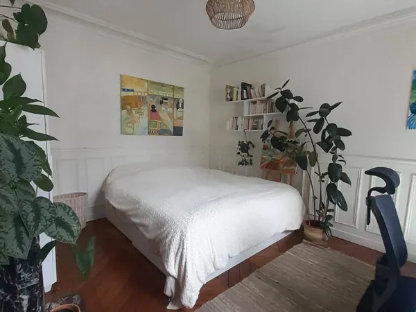 À louer : chambre spacieuse en colocation - Paris 9e - 915 €/mois 