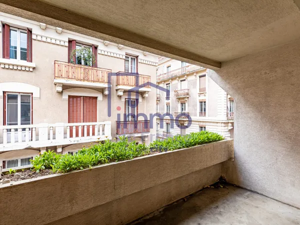 Studio en ville (entre Gare et Victor Hugo) avec terrasse 