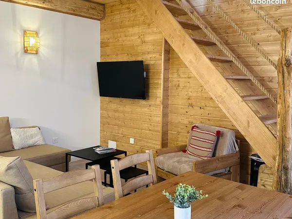 Duplex aux troisième et quatrième étages dans une maison de village à Saint-Étienne-de-Tinée 