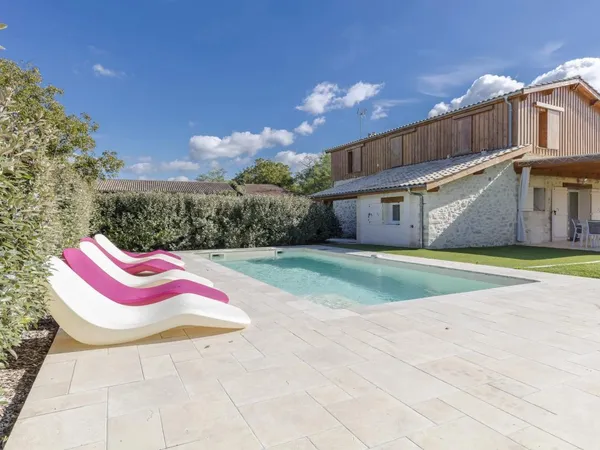 Superbe grange contemporaine rénovée, proche de Saint-Émilion 