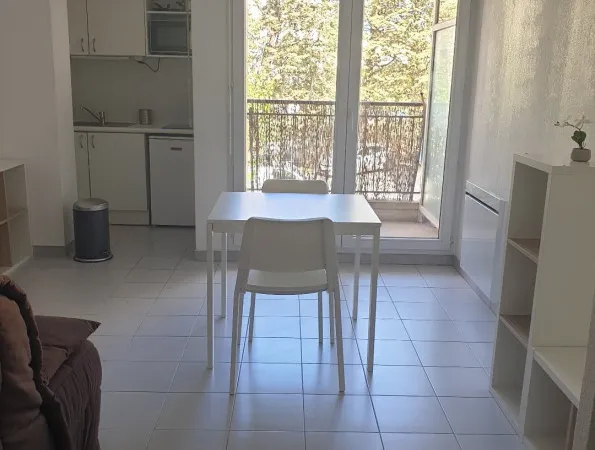 Studio 1 pièce 21 m² 