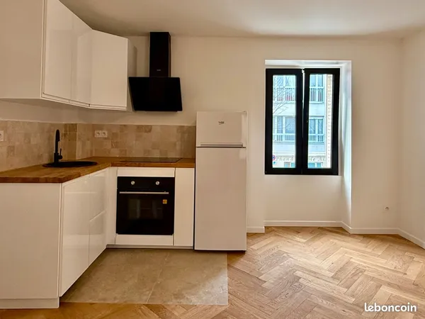 Studio 20 m2 refait à neuf - 1er étage 