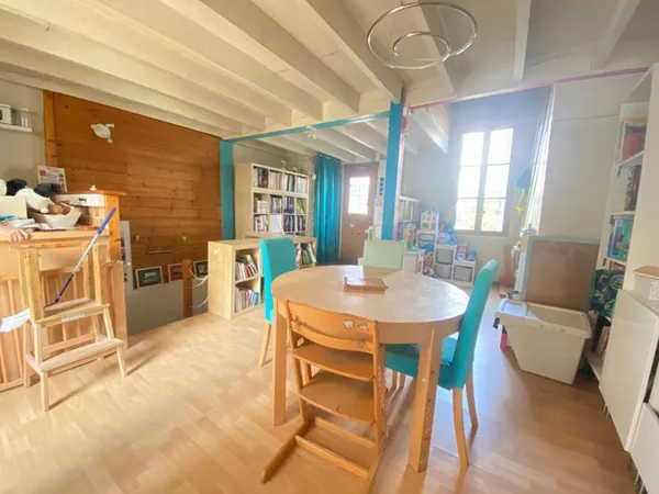 Charmante maison en pierre 3 chambres, jardin devant et derrière, possibilité de parking 