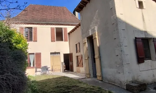 A SAISIR Charmante Maison de Bourg en pierre sur 3 niveaux, toit