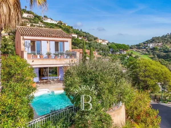 SAINTE MAXIME - VILLA PROVENÇALE - PISCINE - VUE MER 