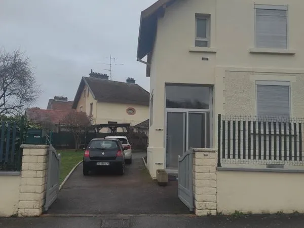 Maison de cité mitoyenne avec jardin 