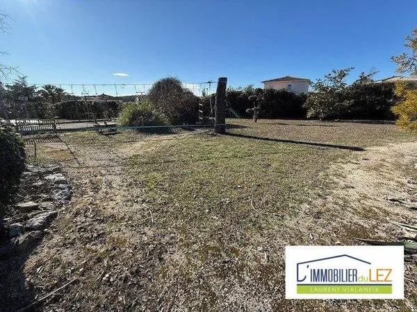 Terrain constructible 804 m² 