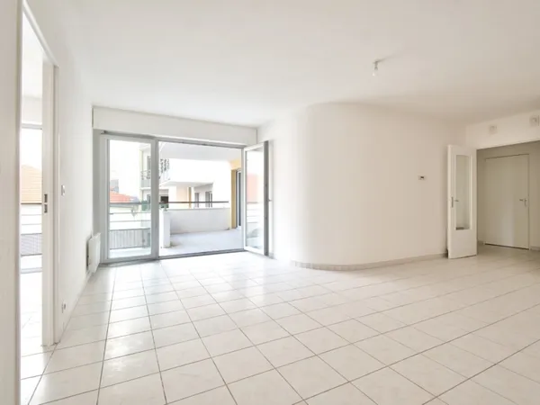 ANTIBES - APPARTEMENT 4 PIECES DE 84M2 A VENDRE - TERRASSE DE 18M2 - PARKING EN SOUS-SOL - PROCHE 