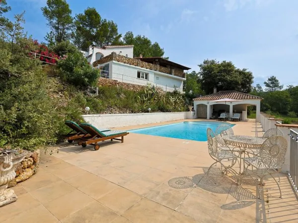 Charmante villa avec vue degagee et apartement independant