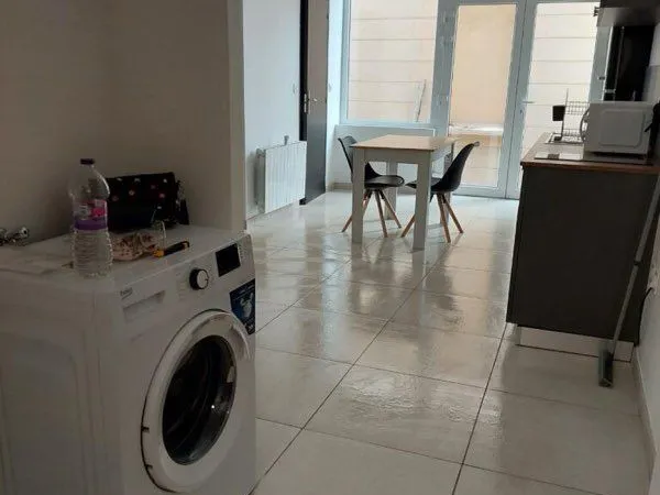 Loue T 1 meublé 