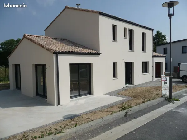 Chambre en colocation dans maison, quartier calme 
