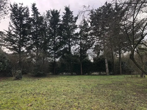 Terrain constructible 795 m² 