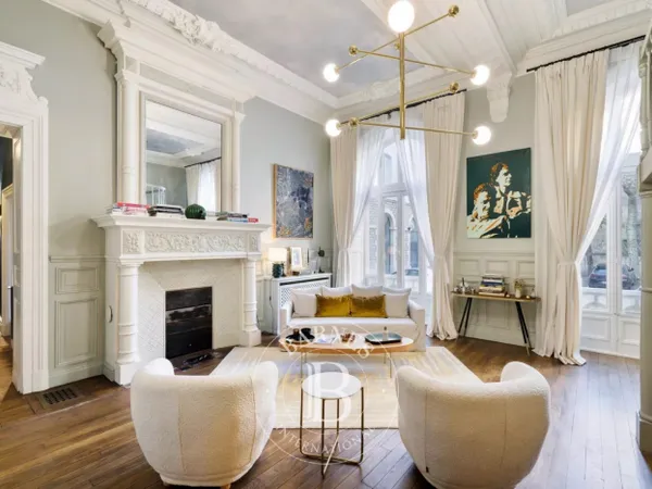 BIARRITZ, COEUR DE VILLE, GRAND APPARTEMENT AU CALME 