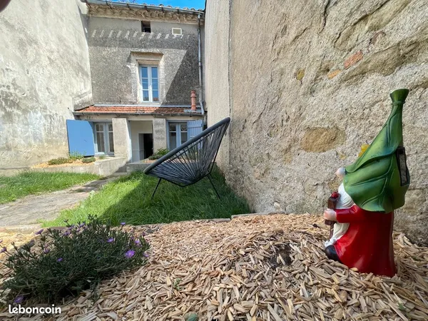 Maison meublée 2 chambres + dépendance + petit jardin clos sans vis a vis 