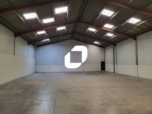 Local d'activité 410 m² 