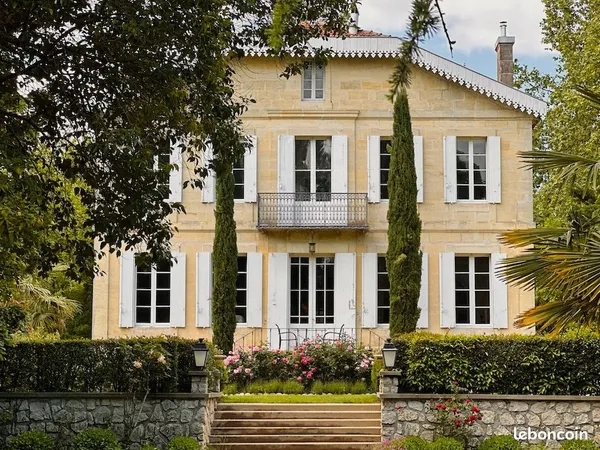 Maison 8 pièces 251 m² 