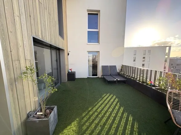 Duplex de 5 pièces principales 