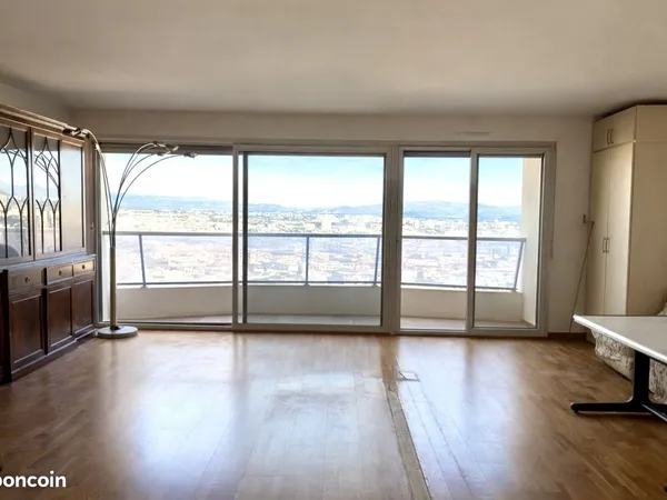 Studio 1 pièce 44 m² 