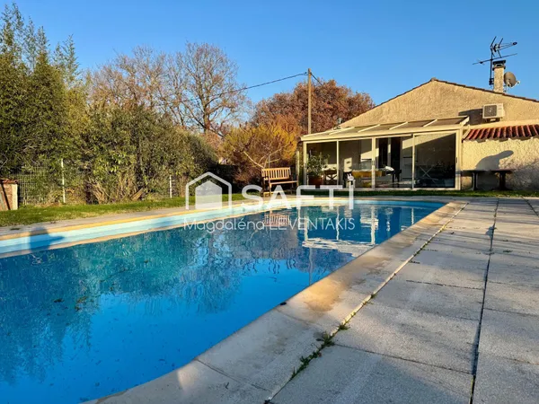 A vendre : Maison T4 avec dépendances et piscine 
