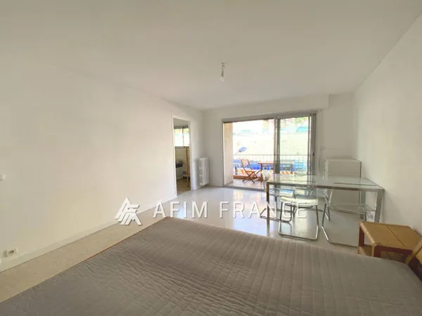 Studio 1 pièce 30 m² 