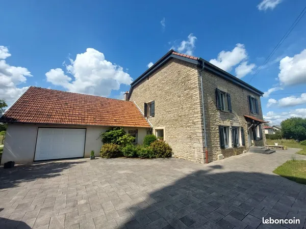 Maison - 9 pièces - 285m² 