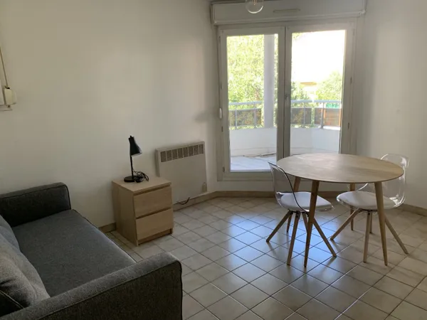 Studio 1 pièce 20 m² 