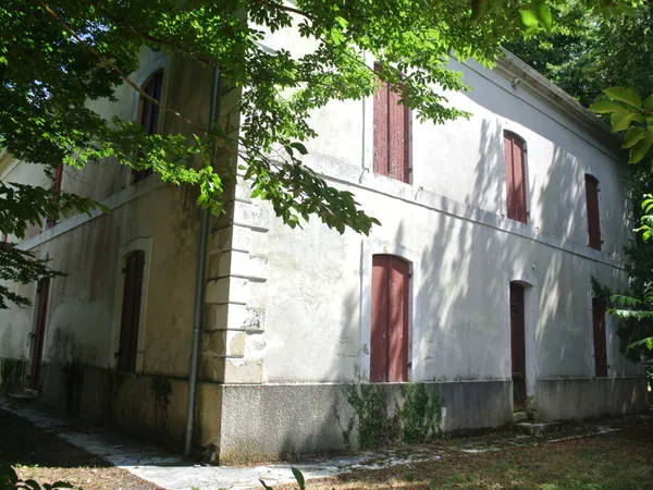 Poche de Miramont maison avec un magnifique potentiel 