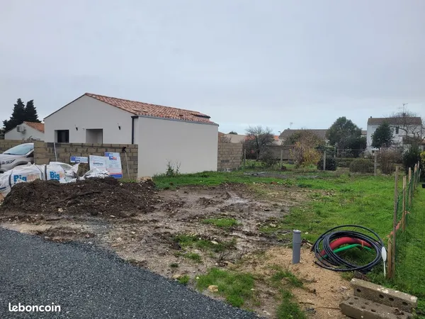 Terrain 232 m² non libre de constructeur + Permis de maison déjà accepté de 95m² 