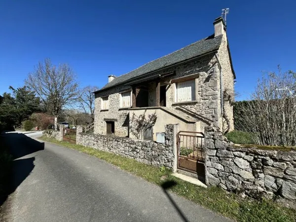 Maison en pierre de 3 pièces principales 