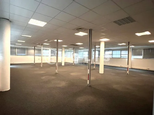 Bureaux 1731 m² 