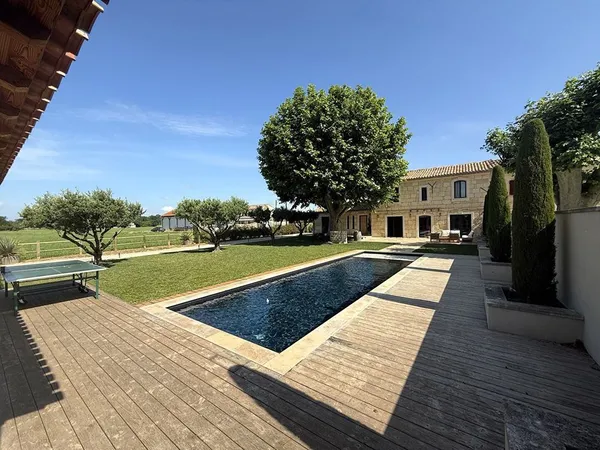 Mas de charme rénové avec piscine à Raphèle-lès-Arles 