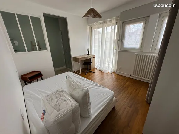 Chambre meublée avec salle d'eau privative à Abi 