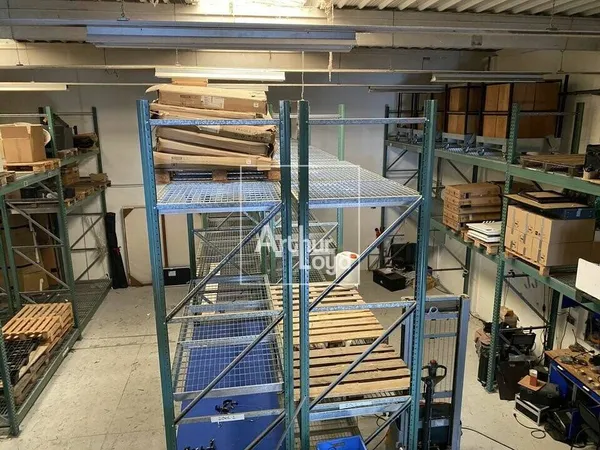 Local d'activité 300 m² 