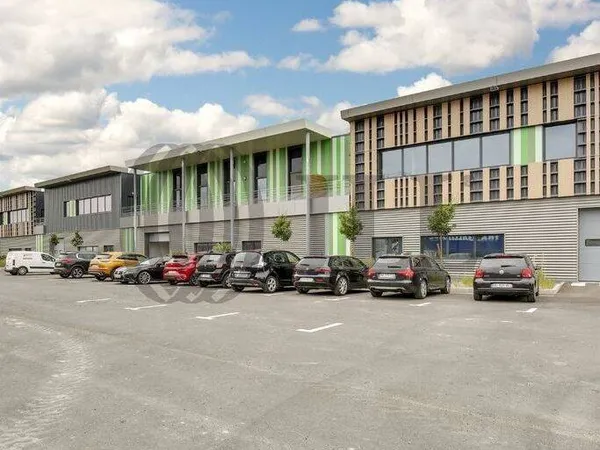Local d'activité 1808 m² 