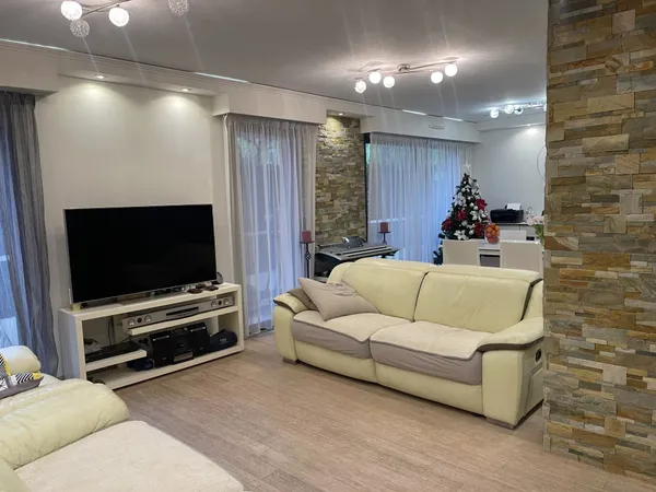 Appartement-villa 130 m2 avec terrasse 80 m2 au coeur d'une résidence de prestige, à deux pas de 