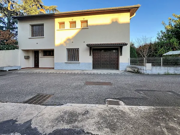 Bourg Les Valence les Chirouzes Maison 4 pièces de 118 m2 avec garage sur un terrain de 217m² 