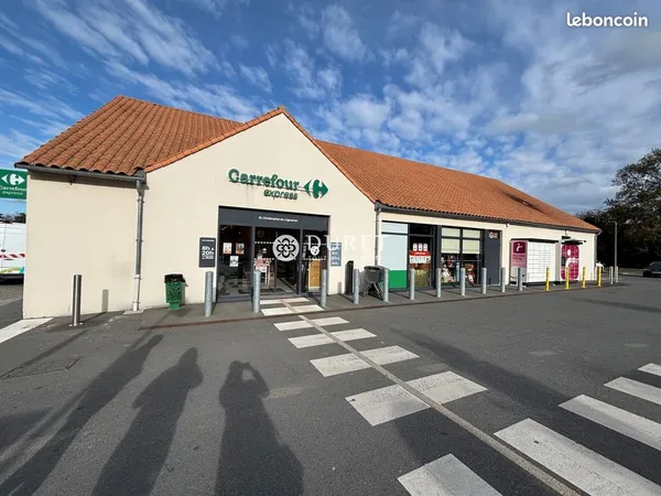 Local commercial 339 m² Saint-Christophe-du-Ligneron 