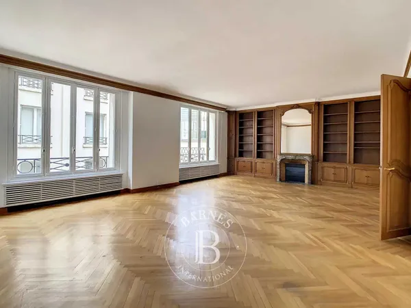 Appartement 6 pièces 217 m² 